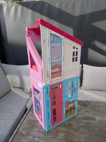 Barbie Malibu house and accessories