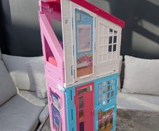 Barbie Malibu house and accessories
