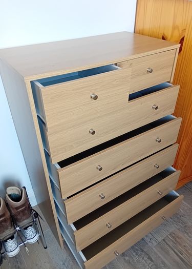 Chest of drawers