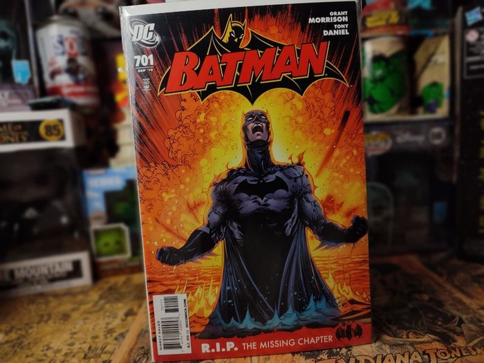 Batman ! Issue #701 ! R.I.P. The Missing Chapter ! 2010 ! by DC Comics !