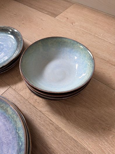 Dining plates 4 of each