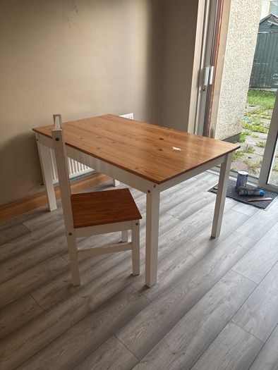 kitchen table and 4 chairs