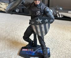 Hot Toys Captain America Concept Art MMS488 (Black Suit) 1/6 Figure