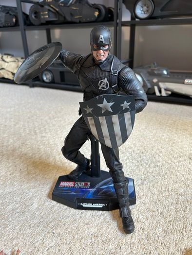 Hot Toys Captain America Concept Art MMS488 (Black Suit) 1/6 Figure