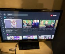 24 Inches Samsung Smart Television, SMART TV with USB, 2 HDMI, Scart, WIFI connectivity, etc Barely used.