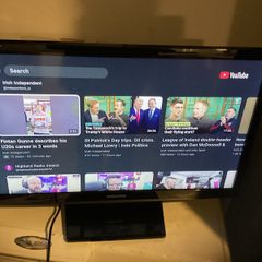 24 Inches Samsung Smart Television, SMART TV with USB, 2 HDMI, Scart, WIFI connectivity, etc Barely used.