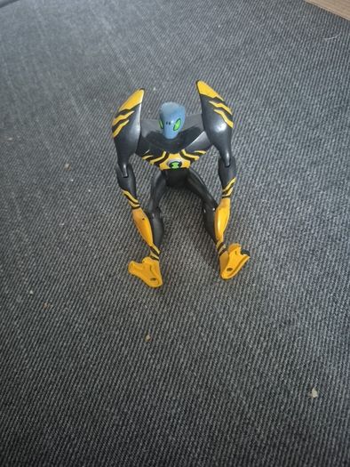 Ben 10 articulated alien 4 inches