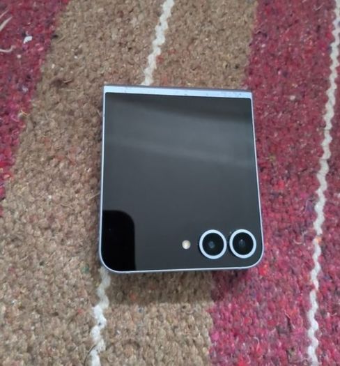 Samsung Galaxy Z Flip6