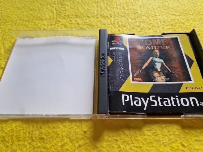 Tomb raider PlayStation1 ps1 PlayStation 2 ps2 games Original