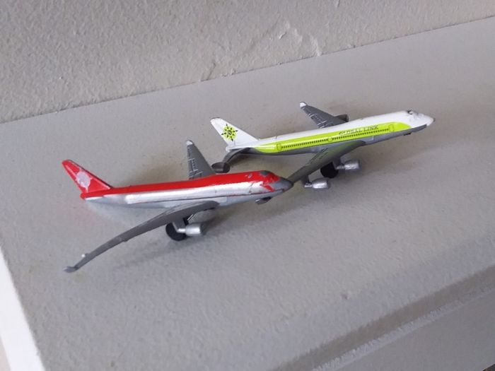 Global Link Airlines - Diecast Aircraft (2)