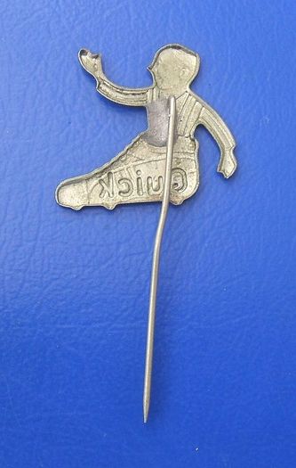 QUICK football boots (Dutch sportswear brand) - a vintage promotional stickpin badge (c.1960's)