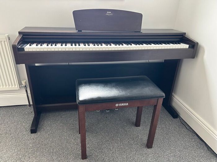 Yamaha Arius YDP-140 digital piano