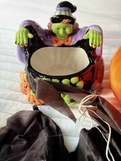 Halloween Decoration & Treat Bucket Bundle (Multi-Piece Spooky Set)