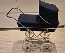 Vintage style dolls pram