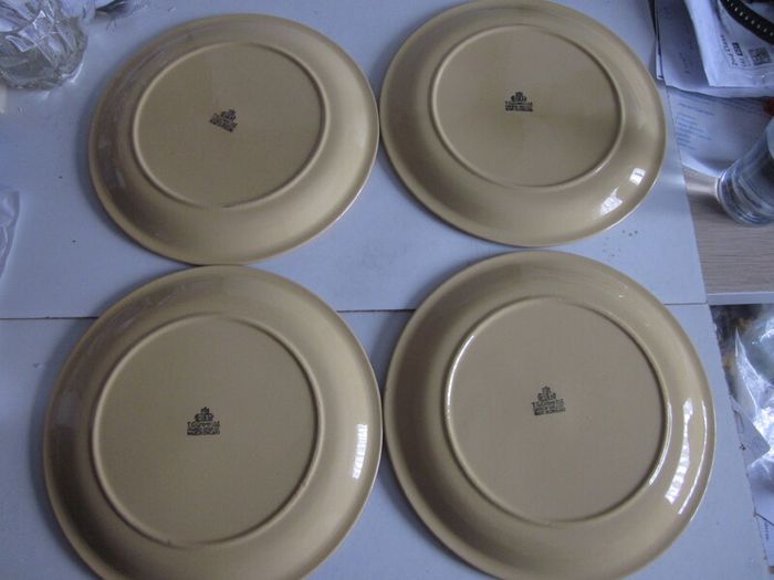Vintage  1970s Granville design TG Green retro stoneware glazed plates. The plates are as follows- six 10.5" plates (4 in very good condition; 2 have very minor scrapes)--six 9.5" plates ( 3 in very good condition ; 1 chip on base; 2 marks on front and ch