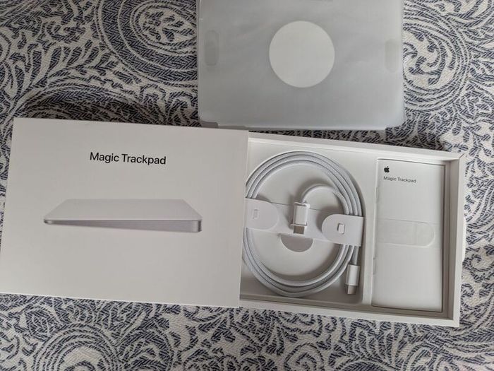Brand New Genuine Magic Trackpad cable charger and box