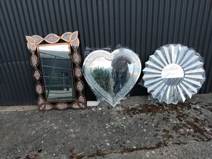 Selection of mirrors