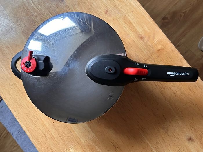 Amazon Basics Pressure Cooker
