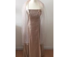 Elegant satin formal dress - Size 6