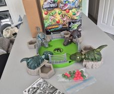 Jurassic World chomping game