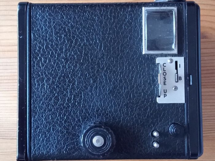 Brownie Video Six-20 Model D England 120print 6#9 Film Camera