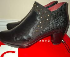 Jose Saenz ankle boots
