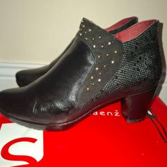 Jose Saenz ankle boots
