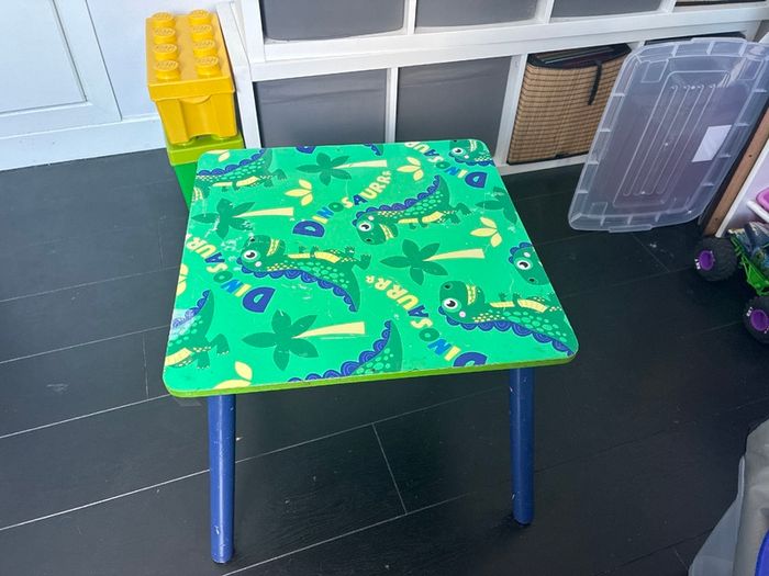 Kids Dinosaur Table