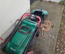 Electric lawnmower