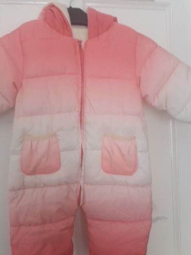 New baby girl snowsuit padded with fleece lining throughout .New .No tags but never worn .12 euro .