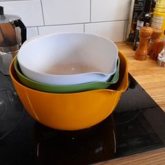 Large mixing bowls x 3 / E10 for the set