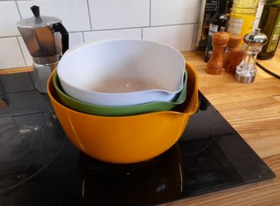 Large mixing bowls x 3 / E10 for the set