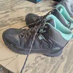 hiking boots size 4