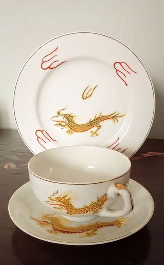 Japanese Porcelain Dragonware Tea Set with Geisha Lithopane.