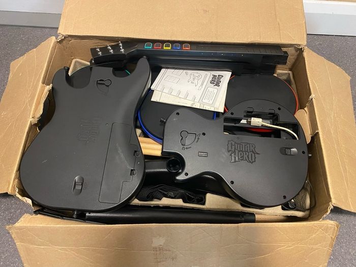 READ Wii Band Hero Guitar Nintendo