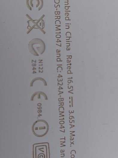 Vintage Apple MacBOOK, account password locked, in excellent cosmetic condition, excellent Battery