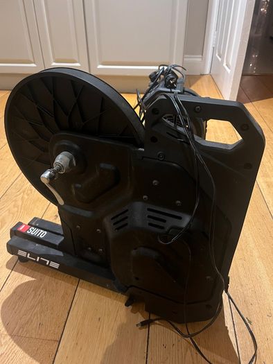 Elite Suito turbo trainer with cooling fan