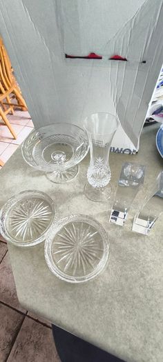 4 DIFFERENT ITMES- 1- Waterford Vintage Glandore Footed Candy Dish/ Compote 38.00 euro. 2- Set of 2 tipperary Vintage crystal Glass Coasters 18.00 euro. 3- Dublin Crystal bud vase 12.00 euro. 4- Nambe Lead Crystal Kissing Candle Sticks New 7 Inches Tall 1