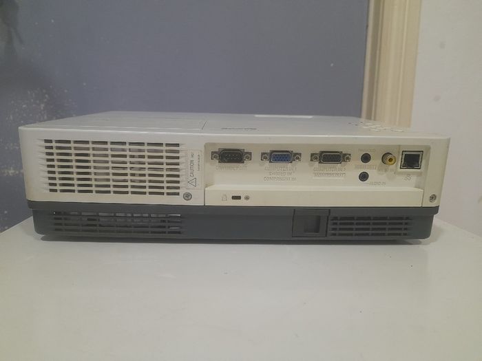 Proyector Sanyo and screen