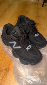 new balance 9060 triple black