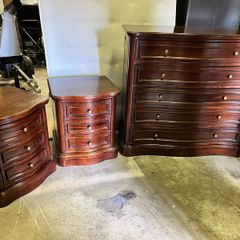 Solid Wood Bedroom Set. Lockers and Chest. Mahogany Style