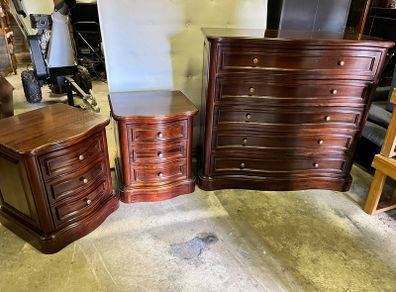 Solid Wood Bedroom Set. Lockers and Chest. Mahogany Style