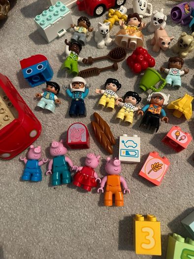 Huge Lego Duplo Joblot / bricks / mini figs / accessories