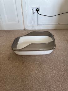 Cat litter box
