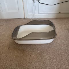 Cat litter box