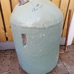 Hot water cylinder