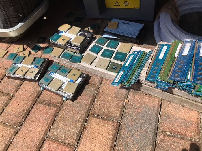 2GB DDR3 modules (price for about 50x modules)