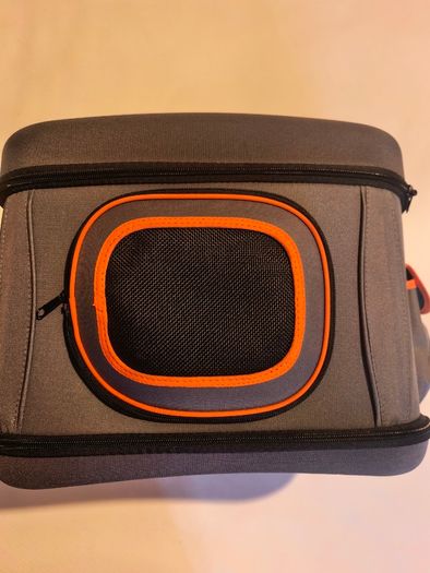 Collapsible cat carrier