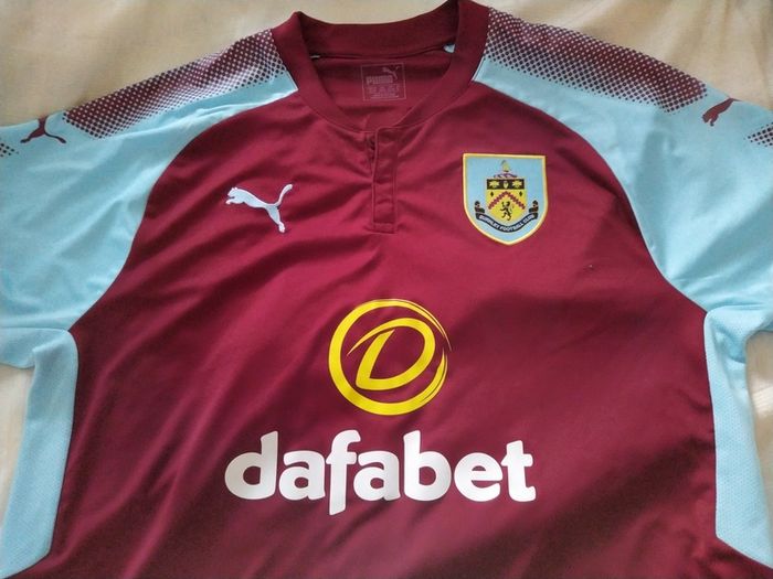 Puma Burnley Jersey Byrne No.9 Size XL