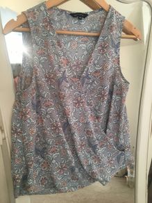 Pretty Floral Top size 10